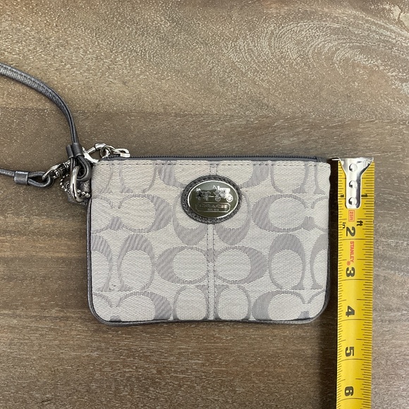 Coach wristlet - Picture 3 of 4